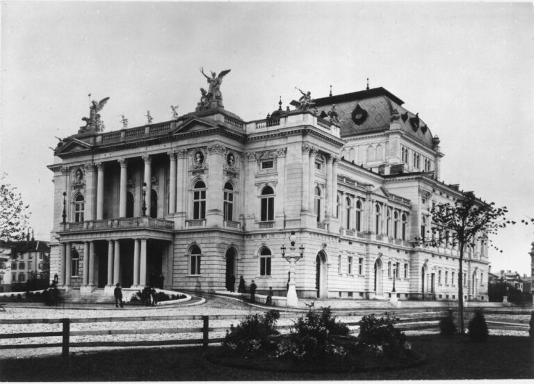 Opernhaus