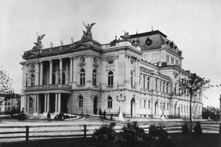 Opernhaus